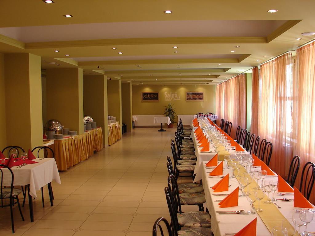 Salgo Hotel Salgótarján 外观 照片