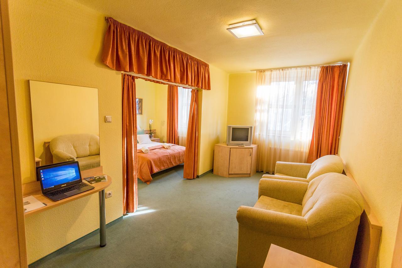 Salgo Hotel Salgótarján 外观 照片